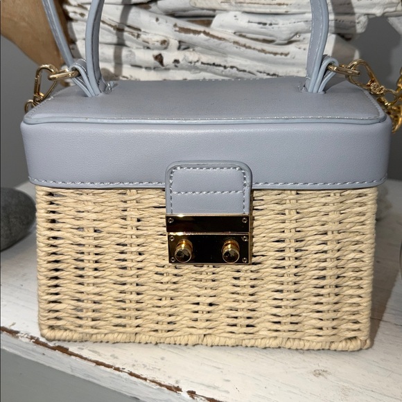 ⭐️NWOT Like Dreams mini Picnic Crossbody⭐️ - Picture 4 of 8